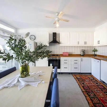 Gorgeous With Shared Pool In Vila Gumusluk