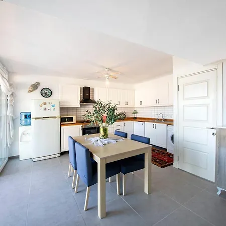 Villa Gorgeous With Shared Pool In